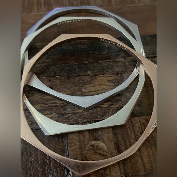 Kendra Scott Aubrey Mix Metals Bangle Bracelet Set. One Size. - Picture 4 of 6